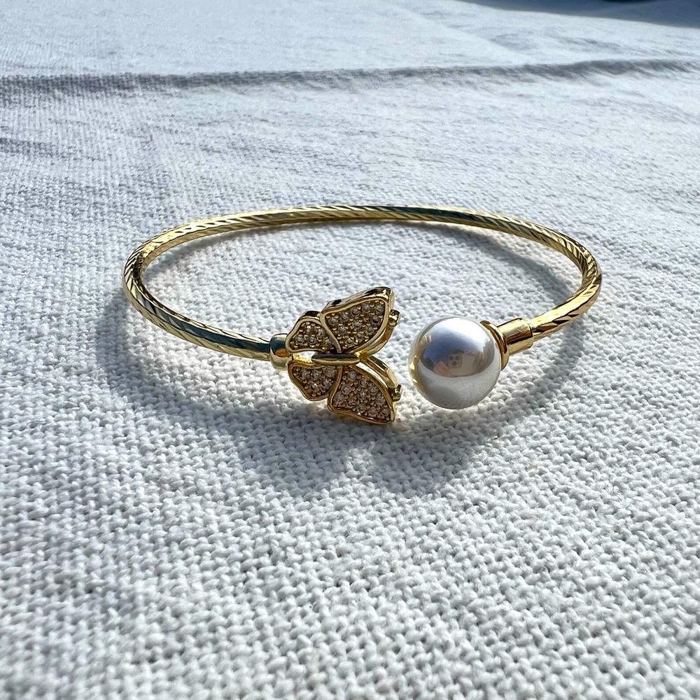 Cubic Zirconia Butterfly Pearl Bracelet | Gold - Picture 2 of 5